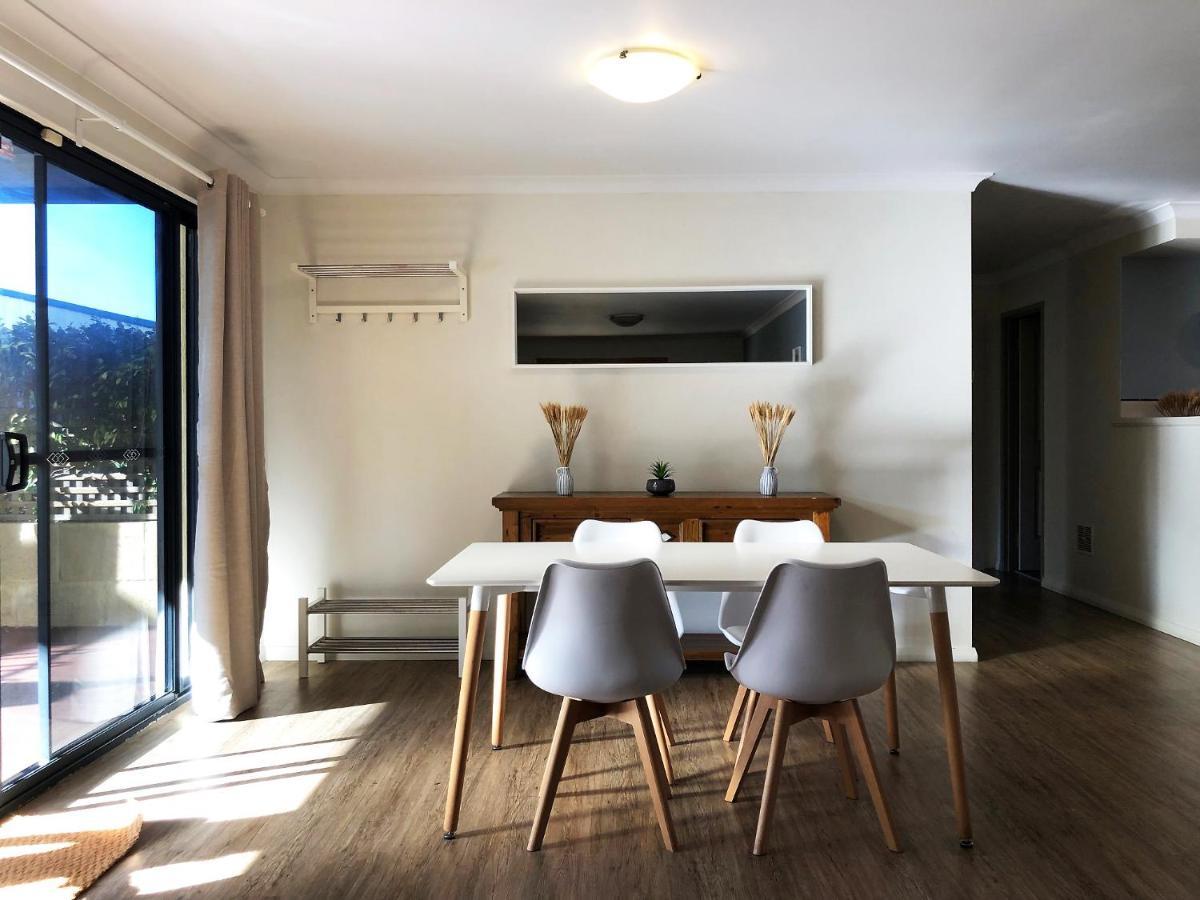 Observatory Guesthouse - Adults Only Бъселтън Екстериор снимка