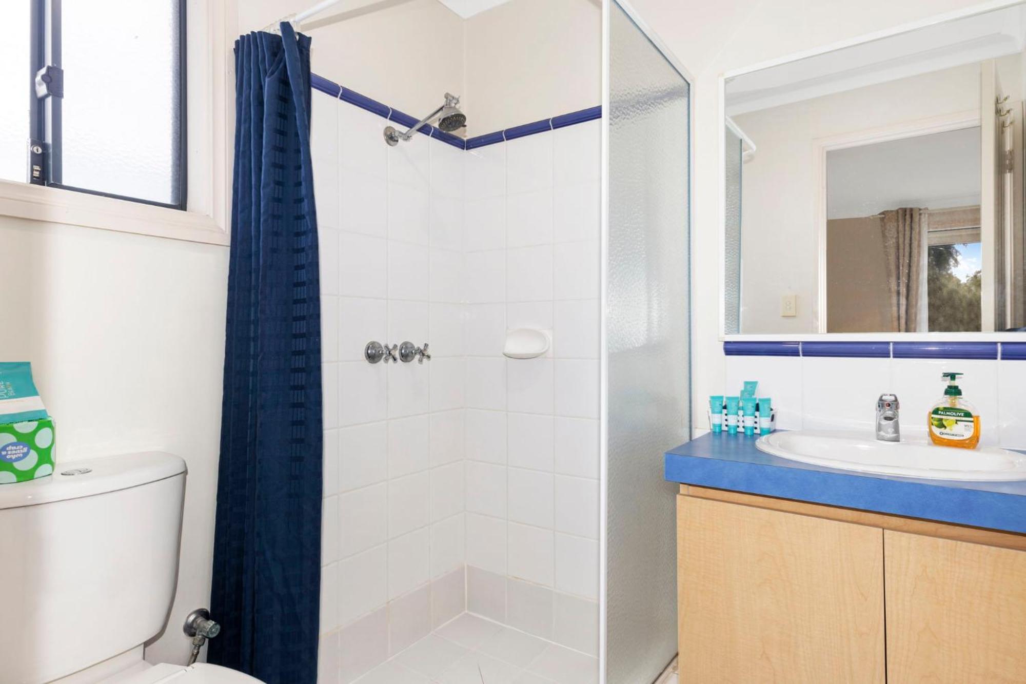 Observatory Guesthouse - Adults Only Бъселтън Екстериор снимка