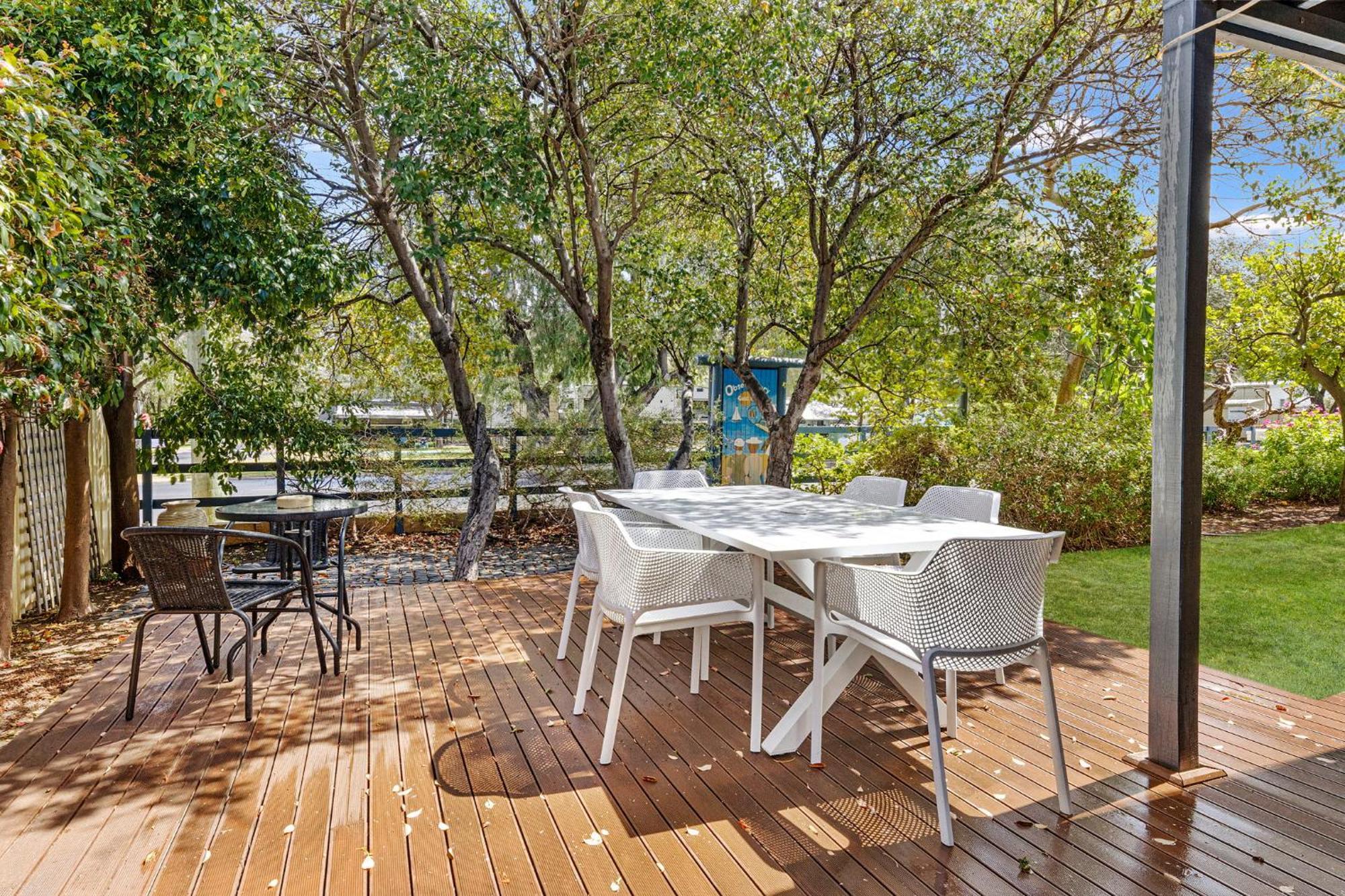 Observatory Guesthouse - Adults Only Бъселтън Екстериор снимка