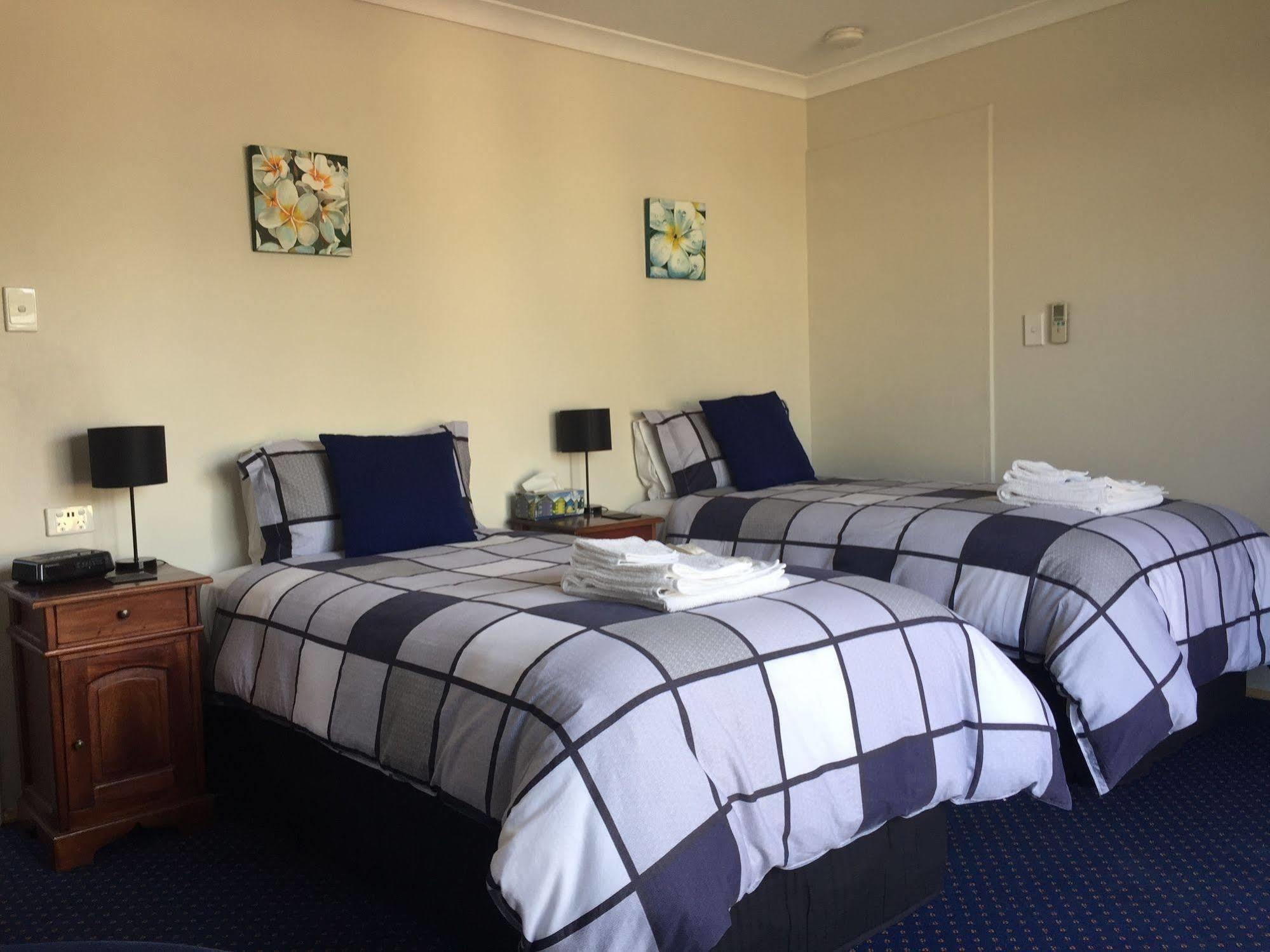 Observatory Guesthouse - Adults Only Бъселтън Екстериор снимка